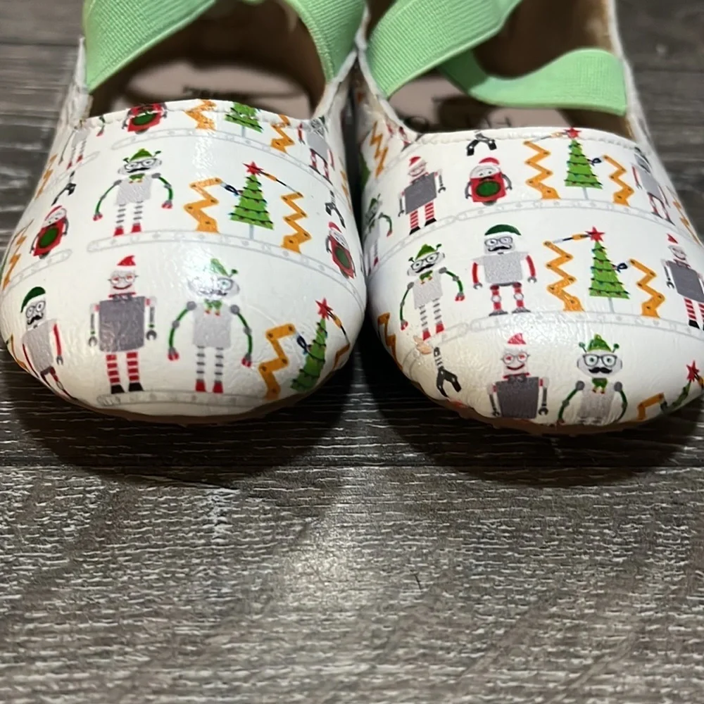 Baby girl Monkey Feet Christmas shoes NWOT size 12-18 months